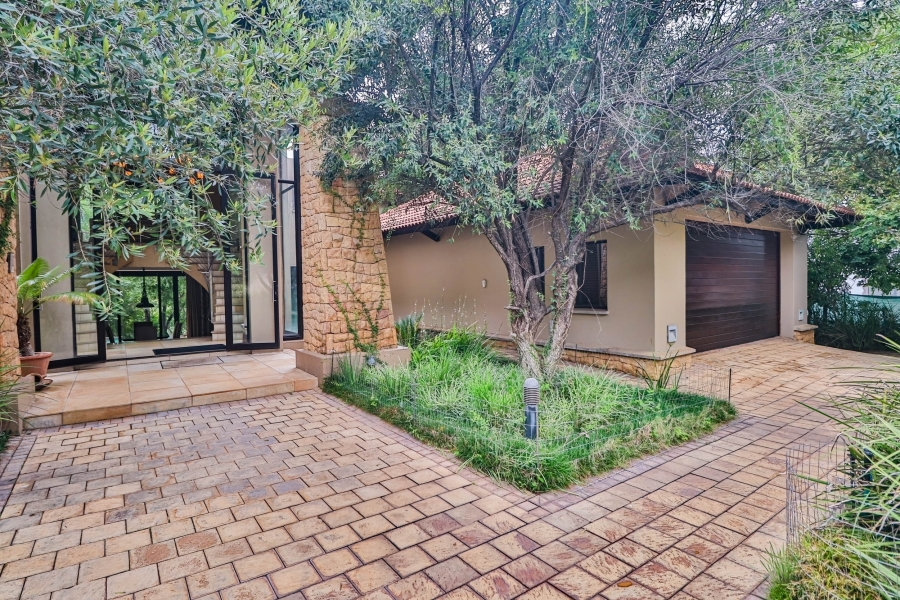 5 Bedroom Property for Sale in Magalies Golf Estate North West